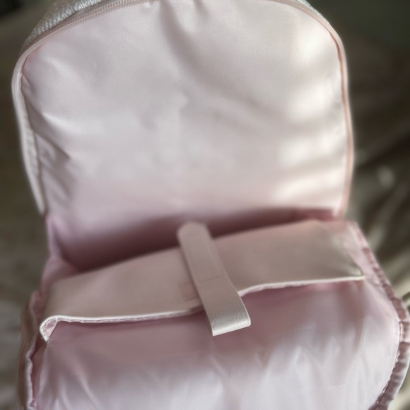 Beis Everyday Backpack in Sakura - Picture 4 of 6